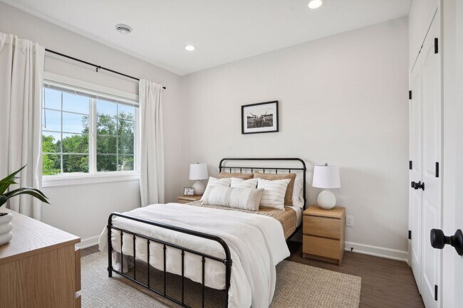 Building Photo - 3 Bedroom Twin Home With Extras