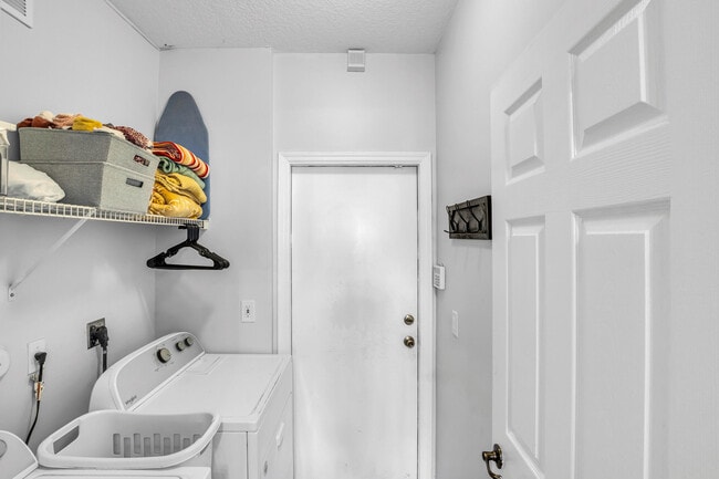 Building Photo - 4947 Grinnell St