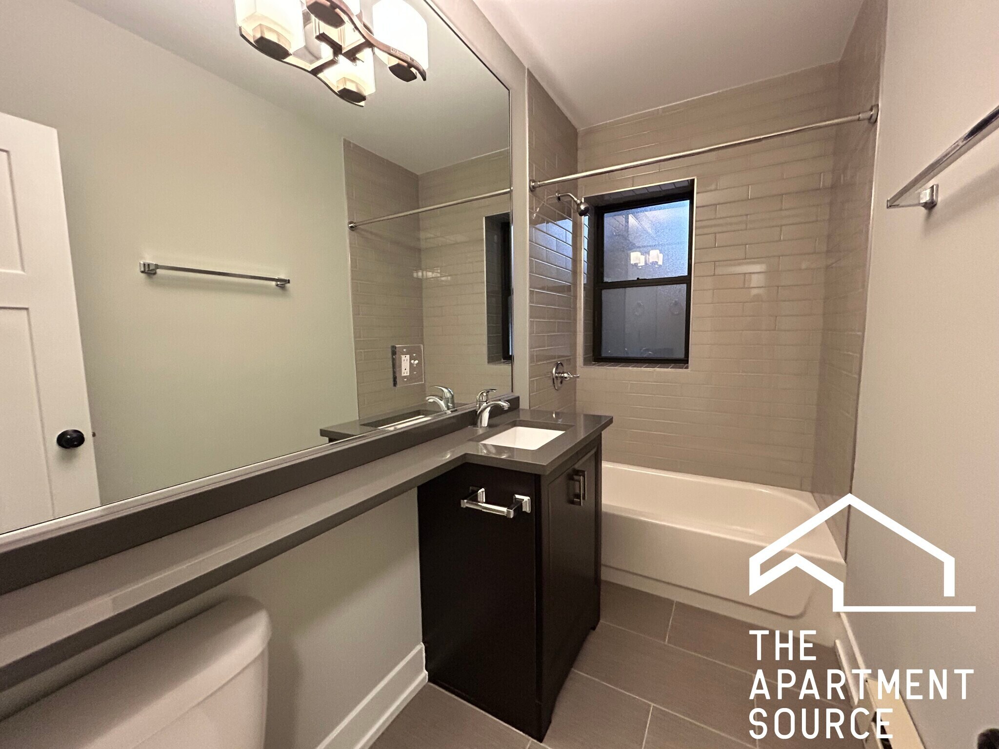 Building Photo - 711 W Brompton Ave