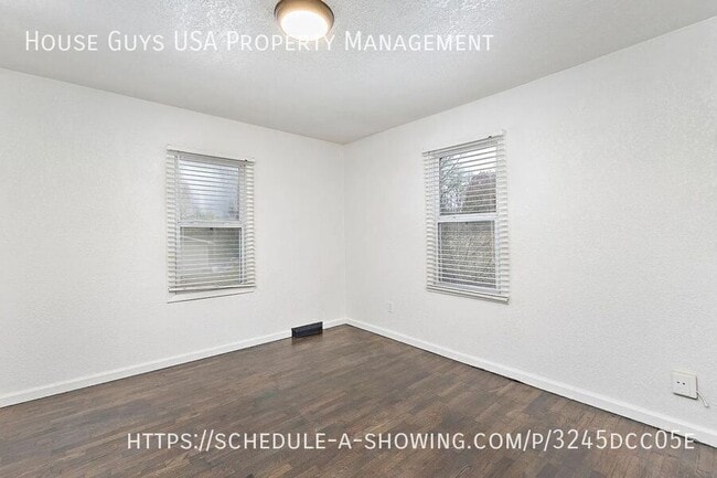 Building Photo - 5400 NE 49th St