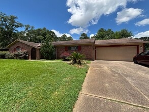 Building Photo - Spacious Home in Southern Hills