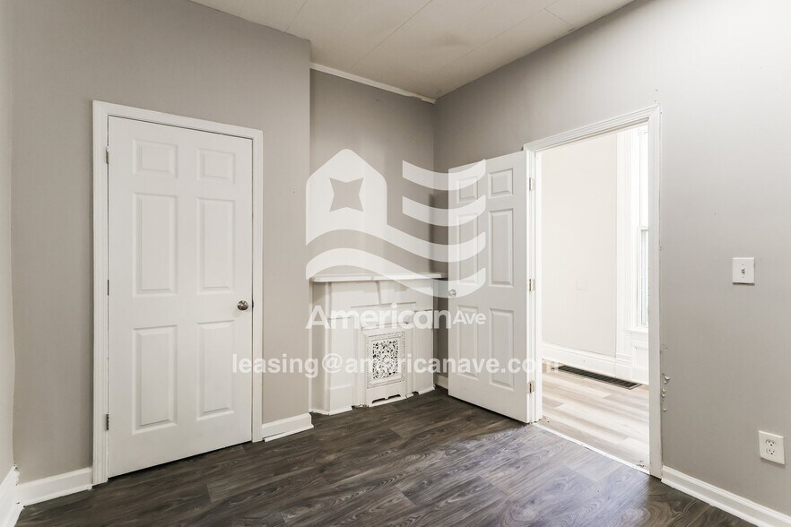 Building Photo - 2327 Duncan St