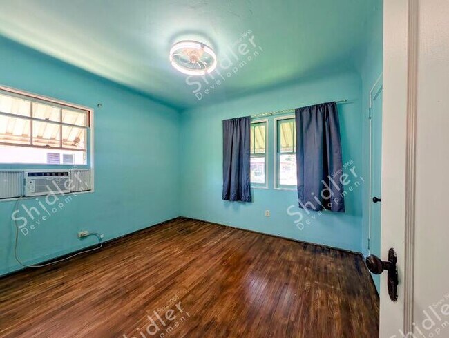 Building Photo - 2 Bedroom 1 Bath and 2 Massive Yard in North San Bernardino