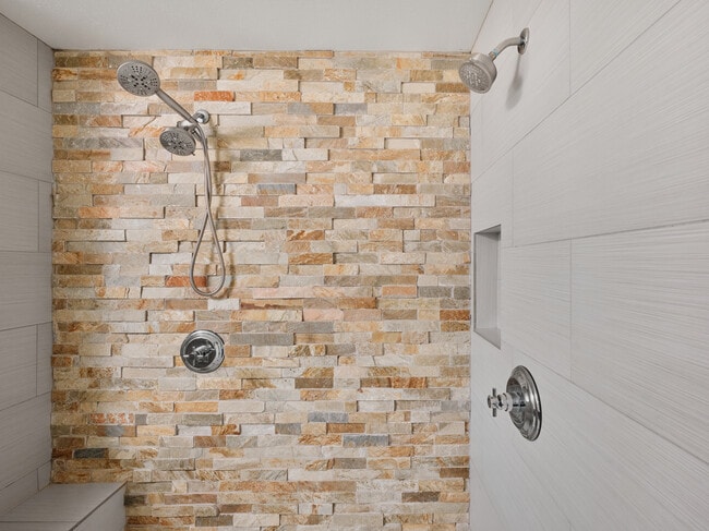 Building Photo - 1705 W 11th St