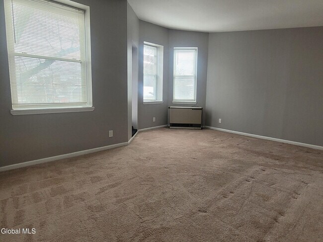 Building Photo - 68 Morris St