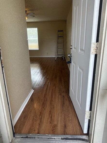Building Photo - 8305 Garcreek Cir