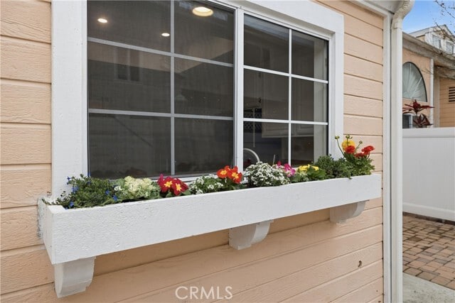 Building Photo - 2217 Vanderbilt Ln