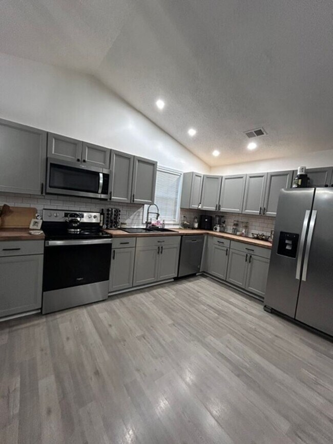 Building Photo - 101 Cottonwood Ct