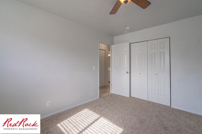 Building Photo - Upgraded 3 Bedroom Home in Bloomington Hills