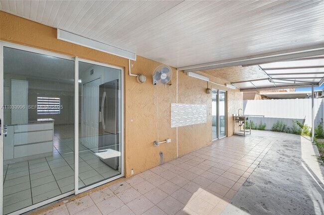 Building Photo - 2425 W 76th St