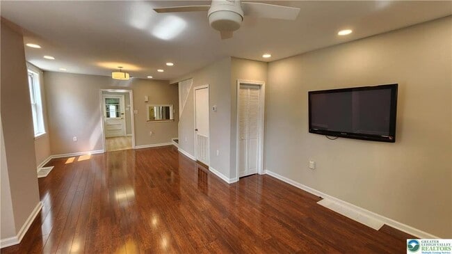 Building Photo - 324 Walnut St