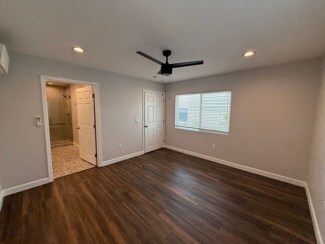 Building Photo - Amazing 1 Bedroom Back Home in La Crescenta!