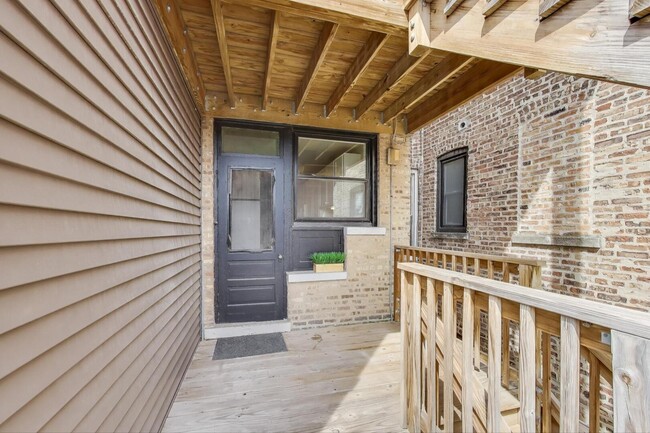 Building Photo - 1451 W Warner Ave
