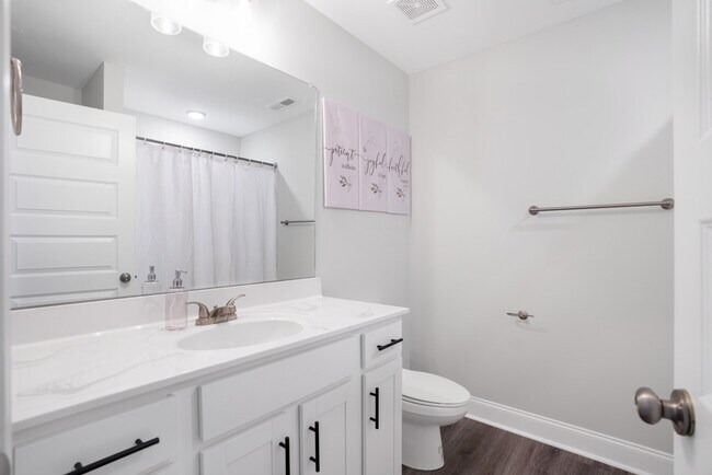 Building Photo - 156 Excell Rd