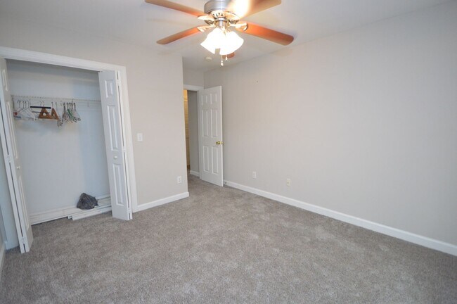 Building Photo - 3319 Philmont Dr