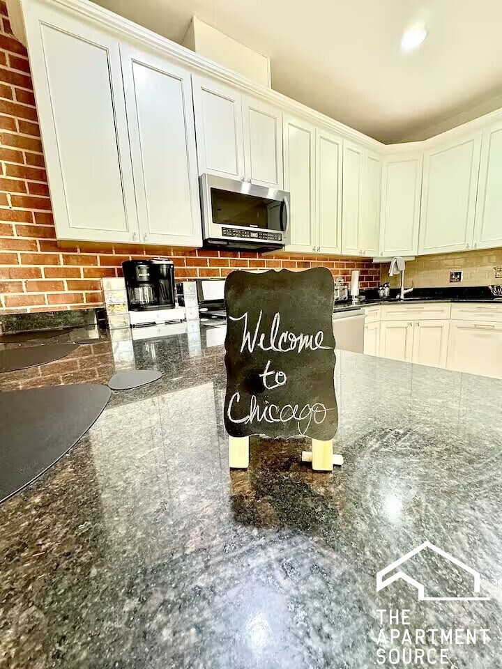 Building Photo - 3935 S Wells St