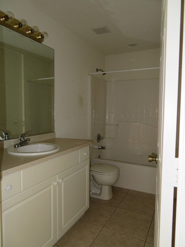 Building Photo - Vero Beach 2 bedroom
