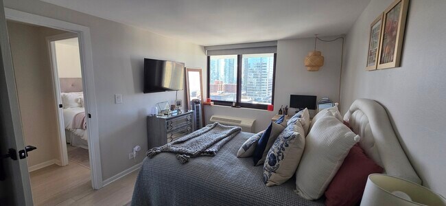 Building Photo - 1221 N Dearborn Pkwy