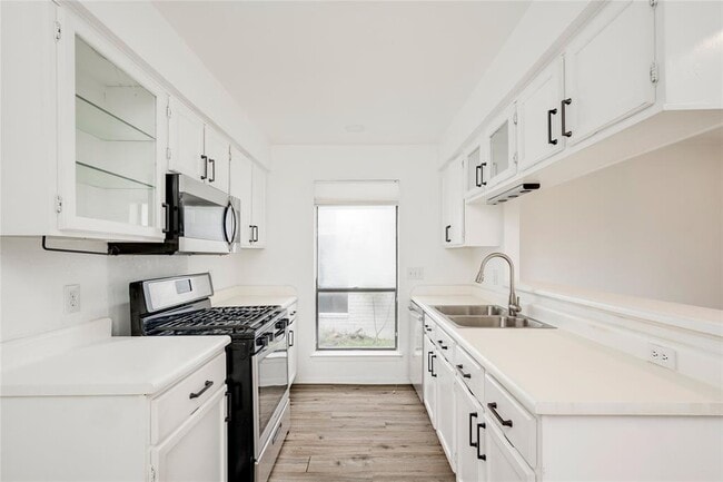 Building Photo - 6705 Lancret Hill Dr