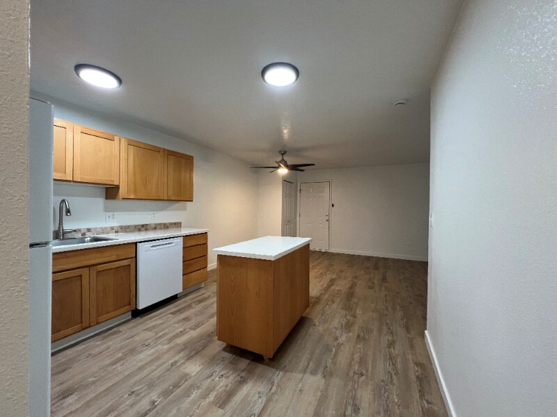 Building Photo - 17260 SW Heritage Ct