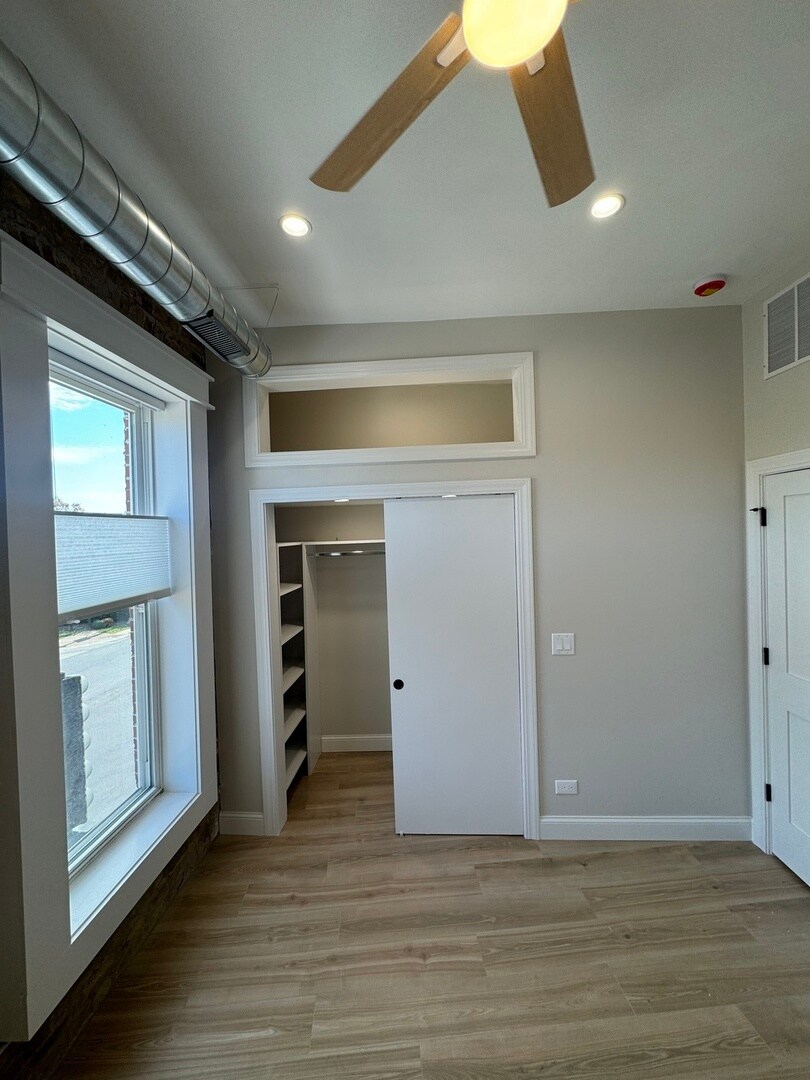 Building Photo - 601 Green Bay Rd