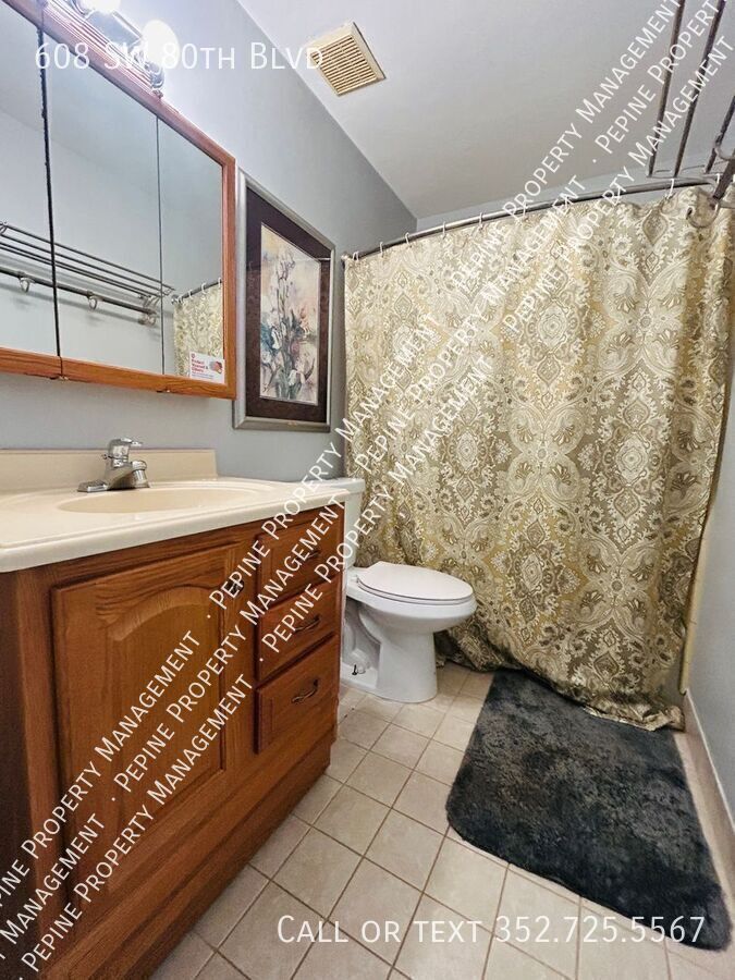 Building Photo - 608 SW 80th Blvd