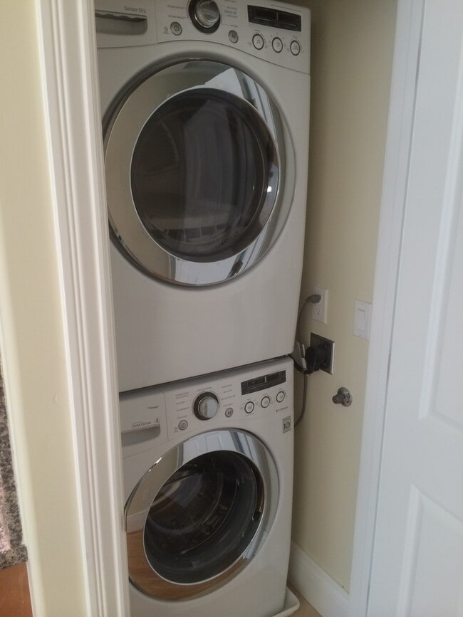 Building Photo - 2 Bed 2 Bath House Downtown Palo Alto in Crescent Park.