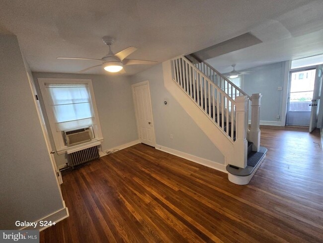 Building Photo - 462 New Elm St