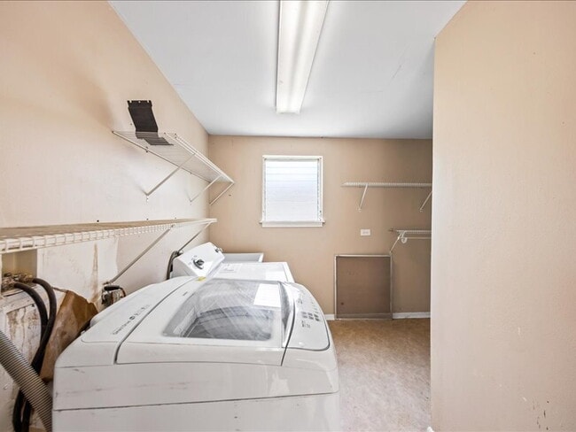 Building Photo - Charming 3-Bedroom Home with Spacious Livi...