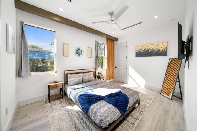 Building Photo - 1621 NE 4th Pl