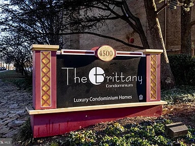 The sign out front. - 4500 S Four Mile Run Dr