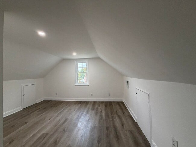 Building Photo - Spacious NE Roanoke City Home!