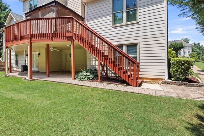 Building Photo - 2115 Julien Overlook