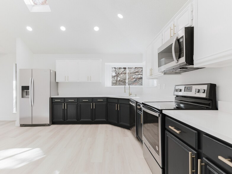 Building Photo - 2409 Brookside Dr