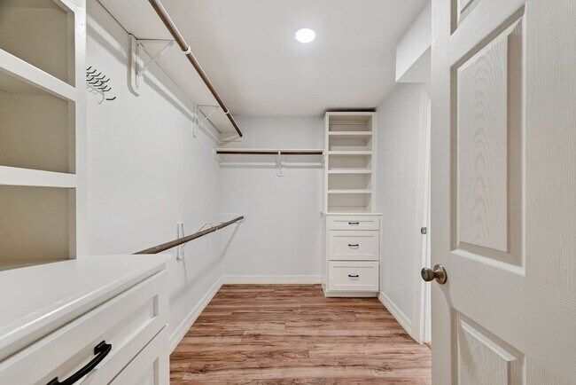 Building Photo - 4520 Sharon St