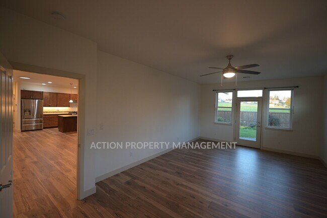 Building Photo - Beautiful custom-built 3 bed, 1 office, 2 bath, 2 car garage in Sequim