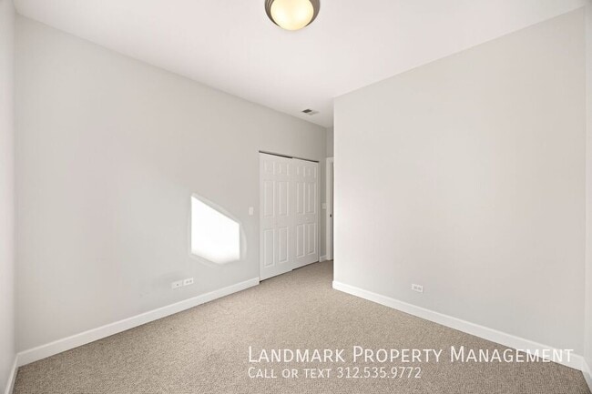 Building Photo - 534 W Belmont Ave