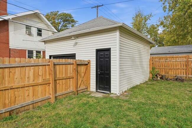 Building Photo - 245 S 28th St