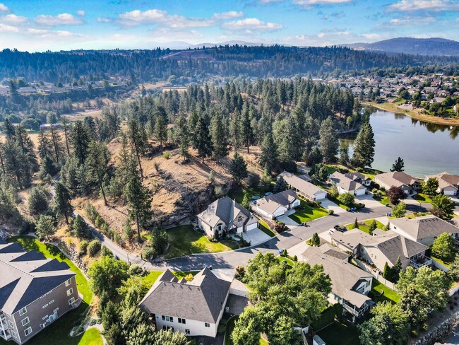 Building Photo - Dream Home At Shelley Lake