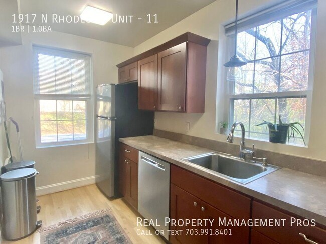Building Photo - Rare Sun-Drenched Courthouse Metro End Unit!