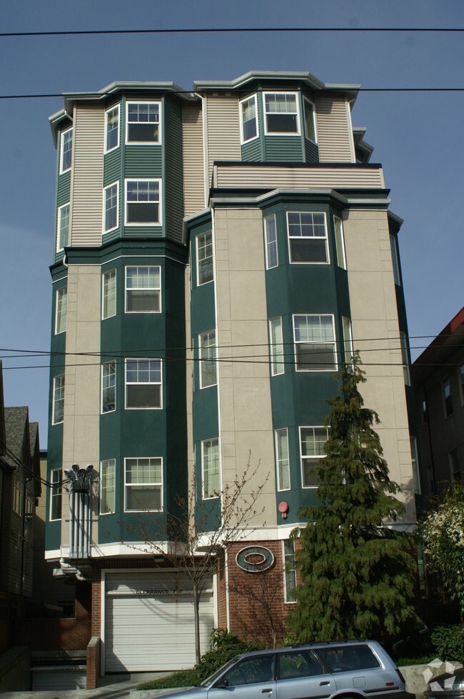 Building Photo - The Christi's On Queen Anne