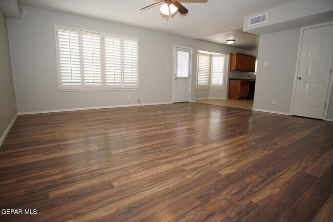 Building Photo - 10932 Acoma St