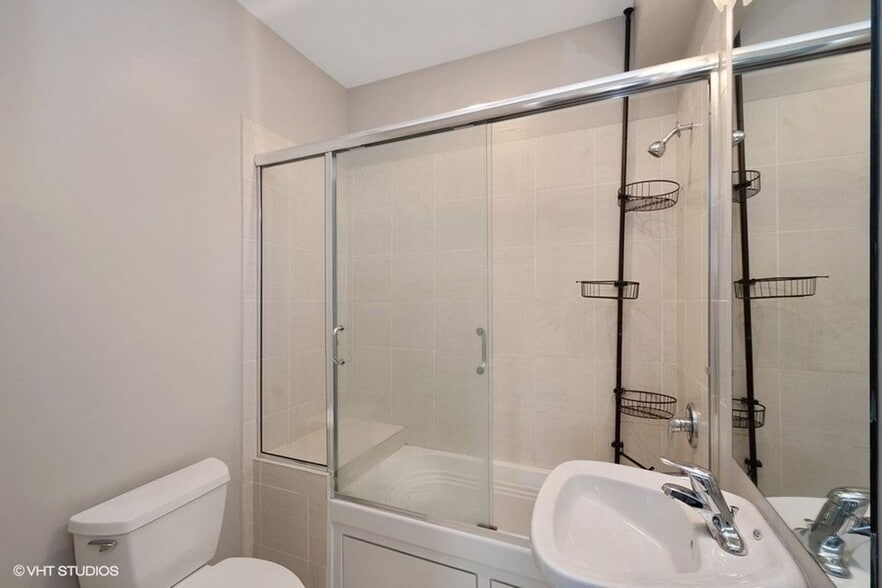 Building Photo - 1458 N Artesian Ave