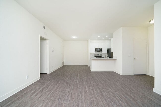 Building Photo - Remodeled, ground level, 1 bedroom, 1 bath condo in Lakeside Garden Grove Community