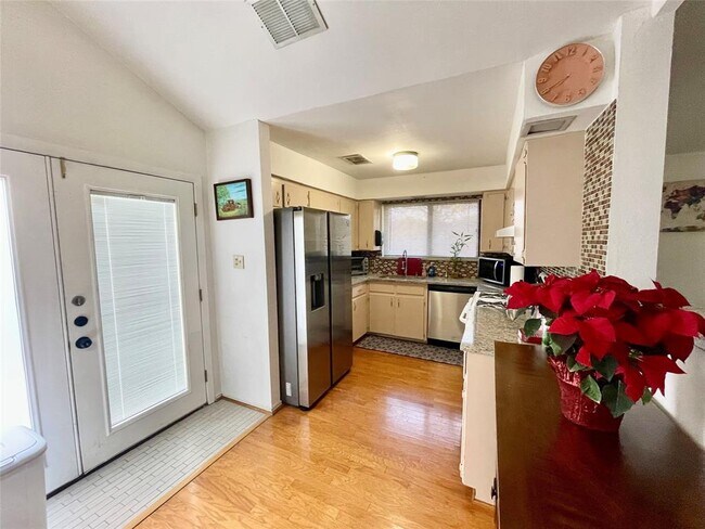 Building Photo - 2010 Abbey Cir