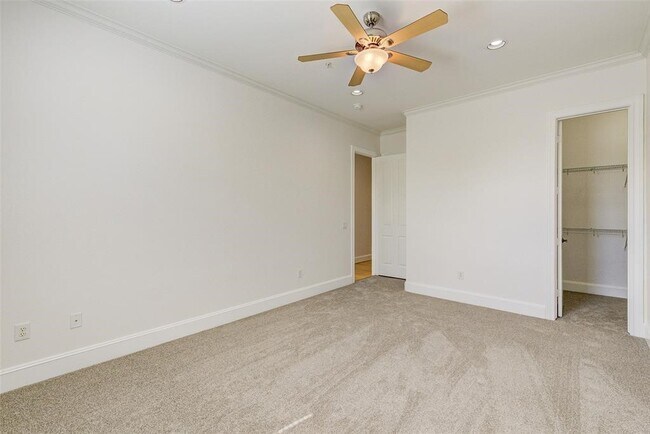 Building Photo - 7134 Mapleridge St