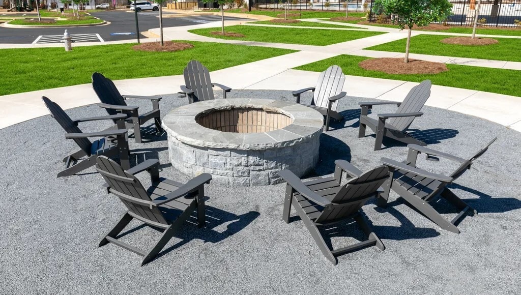 Building Photo - 853 York Aly