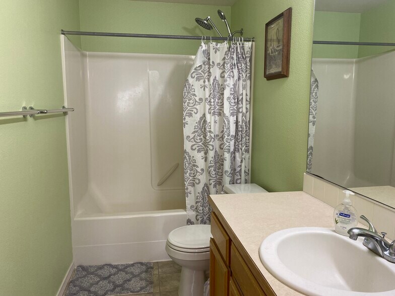 Building Photo - 458 Trout Ave