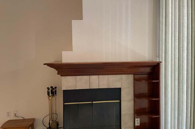 Building Photo - 640 Camino De La Reina