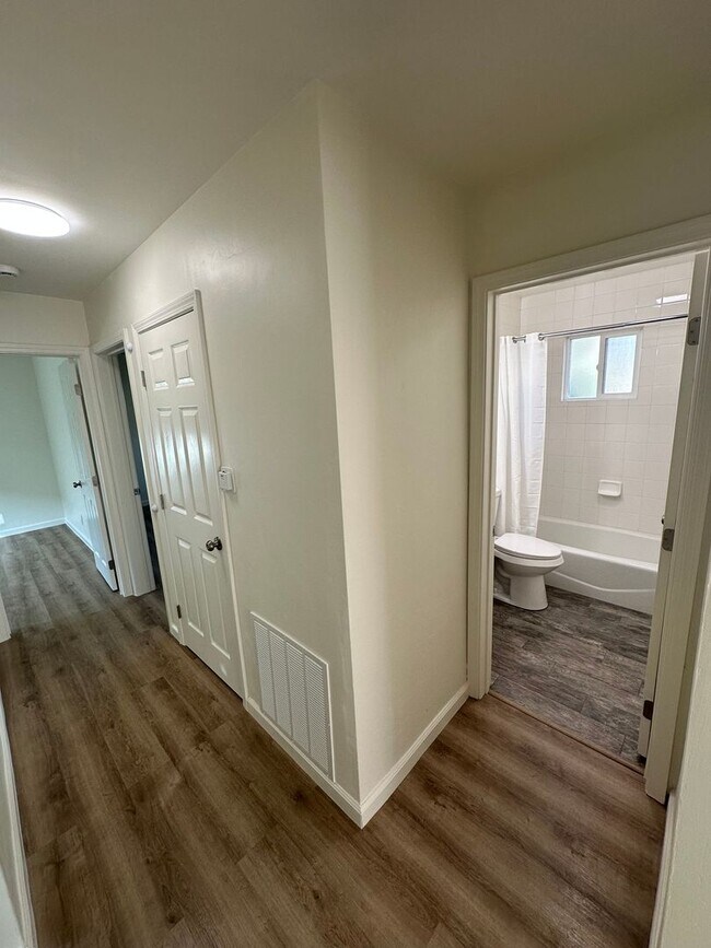 Building Photo - Beautiful 2 Bd./1 Ba. Remodeled rear home in NE Santa Maria